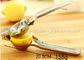 Presse-fruits de citron d'acier inoxydable du professionnel 304 avec la presse de jus de citron de poignée de silicone