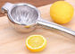 Presse-fruits d'agrume de citron d'acier inoxydable d'instrument de cuisine avec la poignée molle de PVC